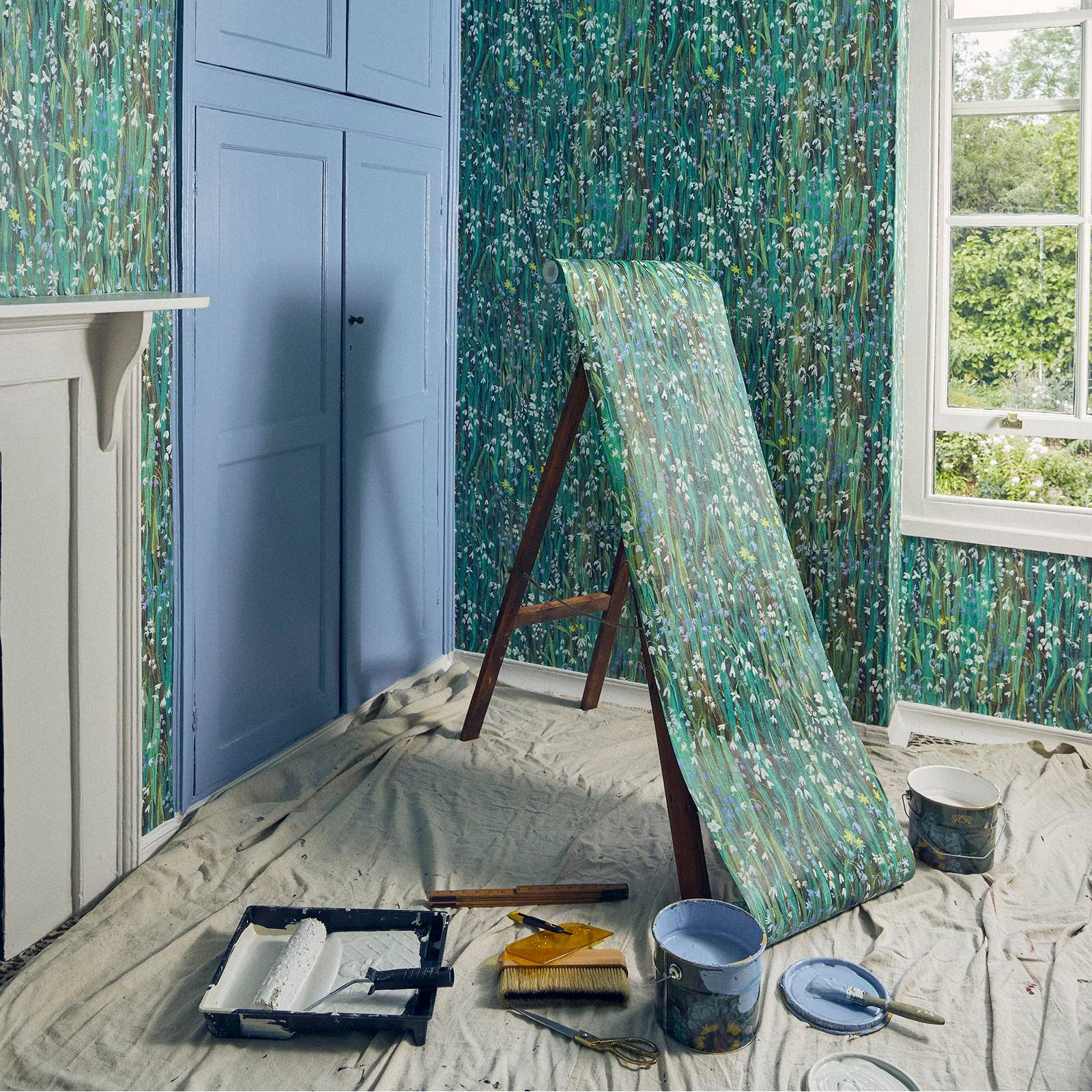 HOW TO HANG WALLPAPER